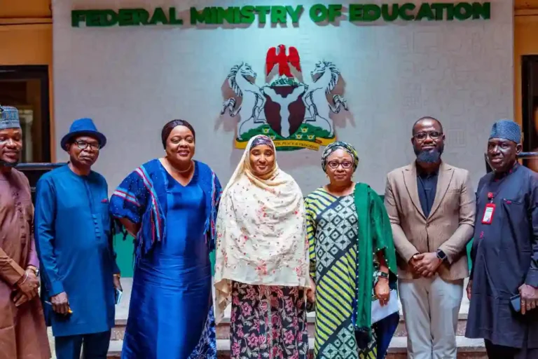 FG, NGO to empower students with N500,000 scholarships