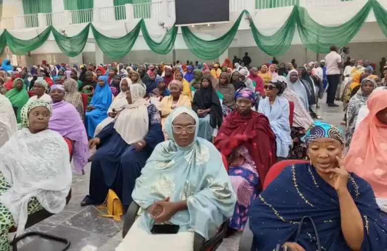 Tinubu’s wife gives N50,000 grants to 500 women in Nasarawa