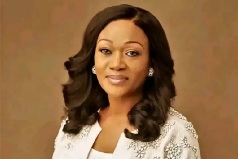 Tinubu’ wife disburses cash, food to 3,000 vulnerable in Sokoto