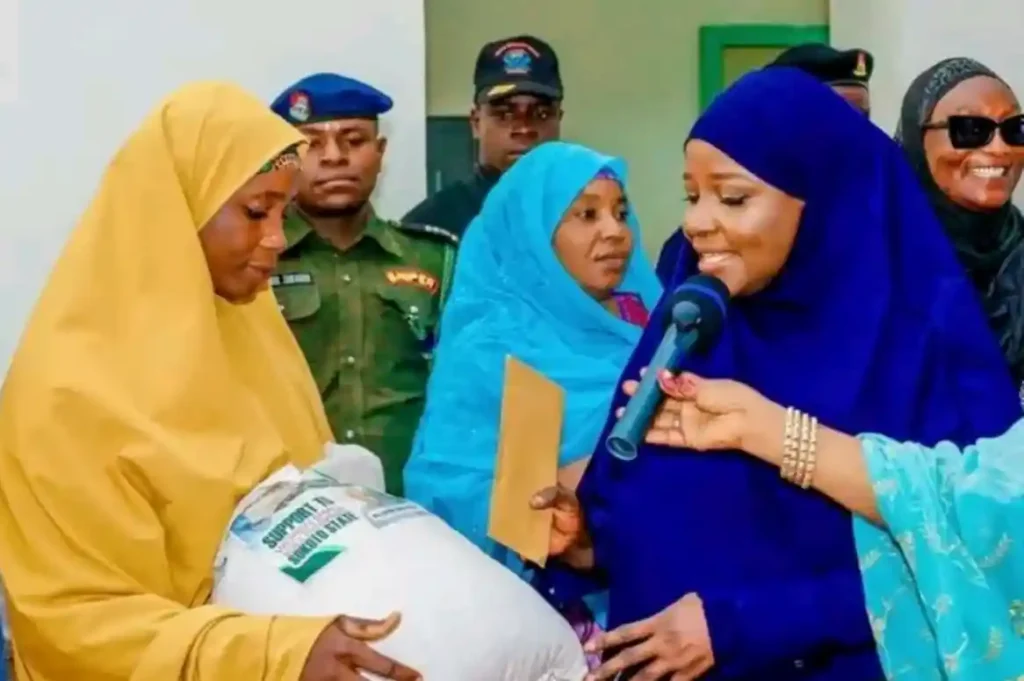 Sokoto Gov’s wife distributes support to 320 women entrepreneurs