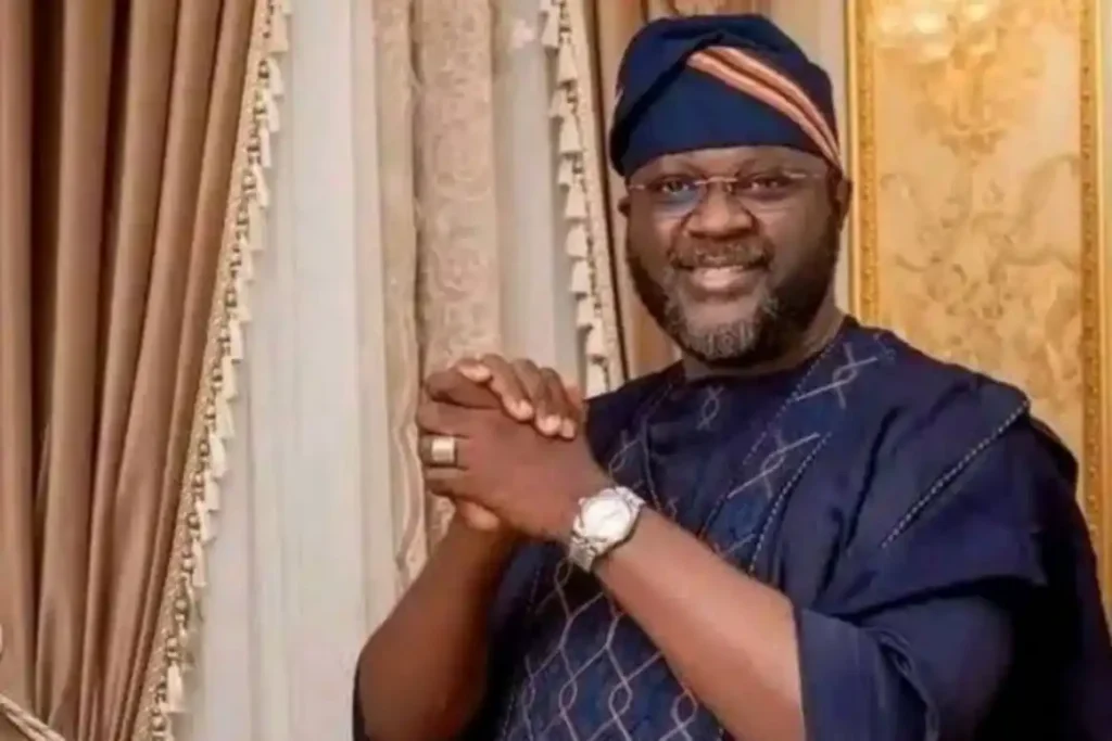 Nasarawa lawmaker distributes N100m scholarships to 1,000 students