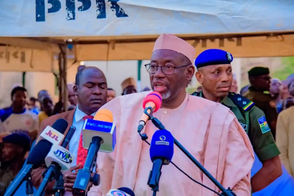 Jigawa Gov commissions solar power at Dutse market