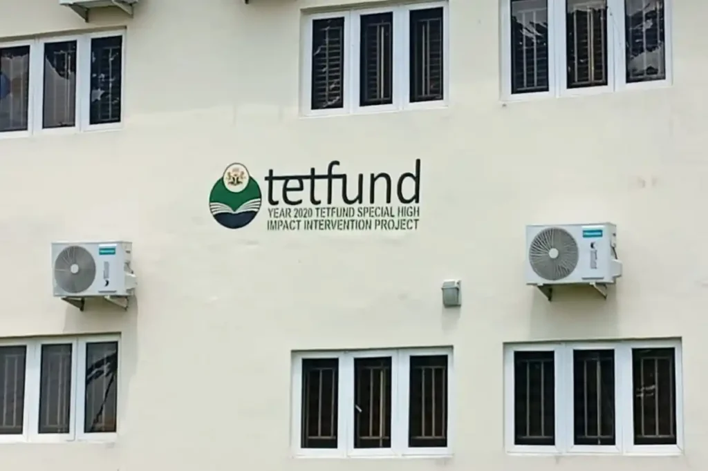 FG plans bond system to ensure scholarship students return to Nigeria