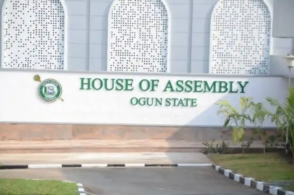 Ogun state to regulate scavengers and waste dealers