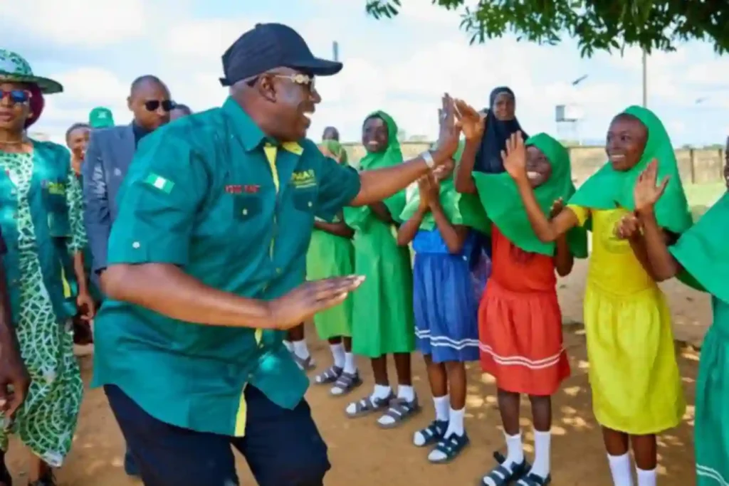 Senator Aliyu empowers women and youth farmers in Abuja