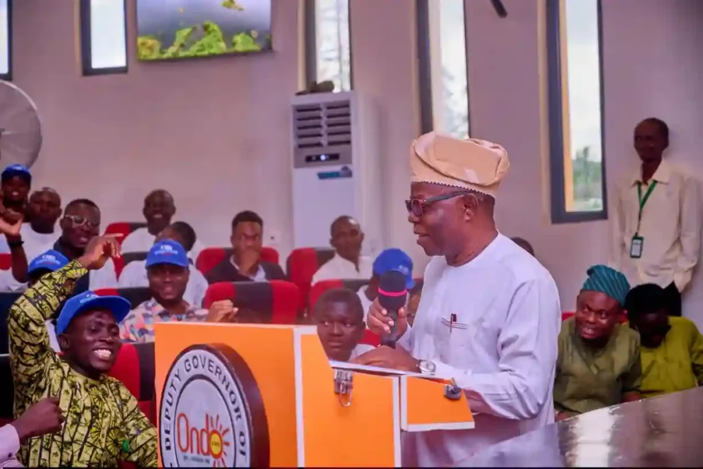Ondo disburses N350m bursary to 11,358 indigenous students