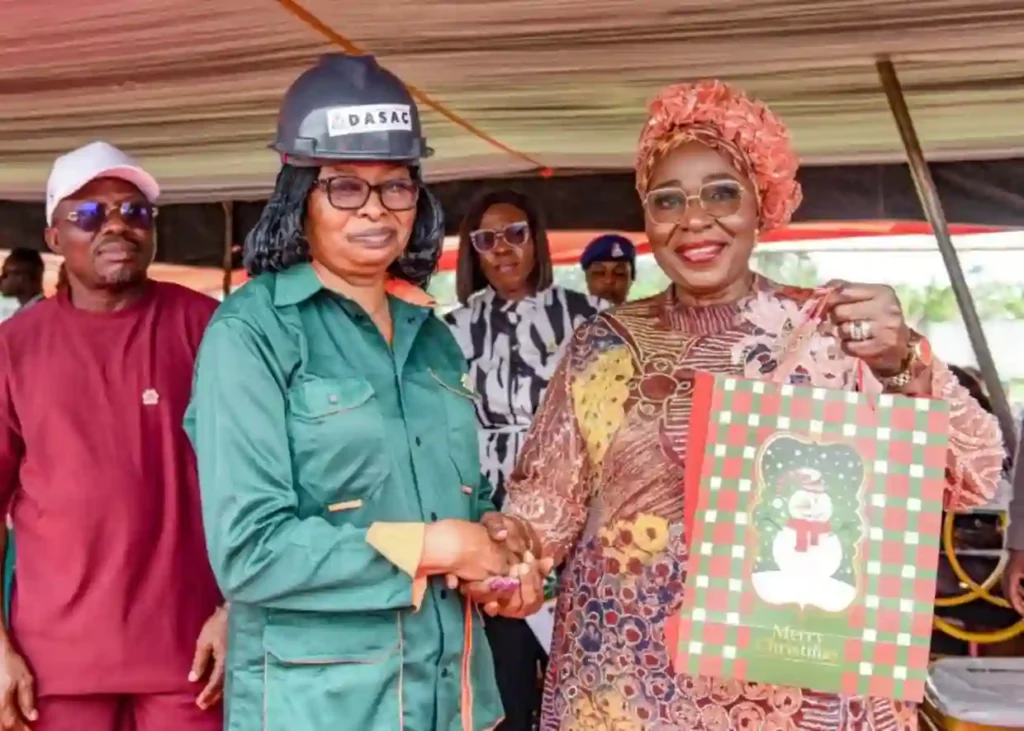 Governor Eno sponsors 200 Dakkada trainees to Ibom-LED for training