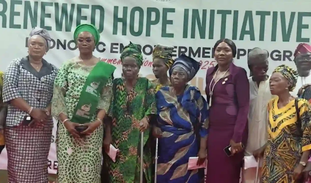 Oluremi Tinubu Gives N200,000 Grants to 250 PWDs in Ogun