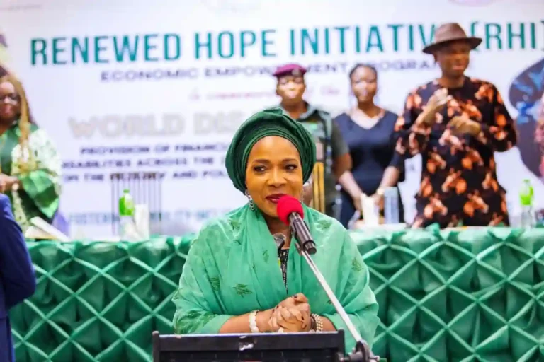 Tinubu’s Wife Distributes N200,000 Grants to 250 Abia Persons with Disabilities