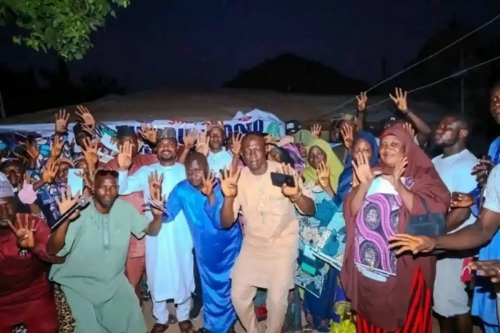 50 Women Empowered in Ukwo Ward Through Wrapper and Cash Support Initiative