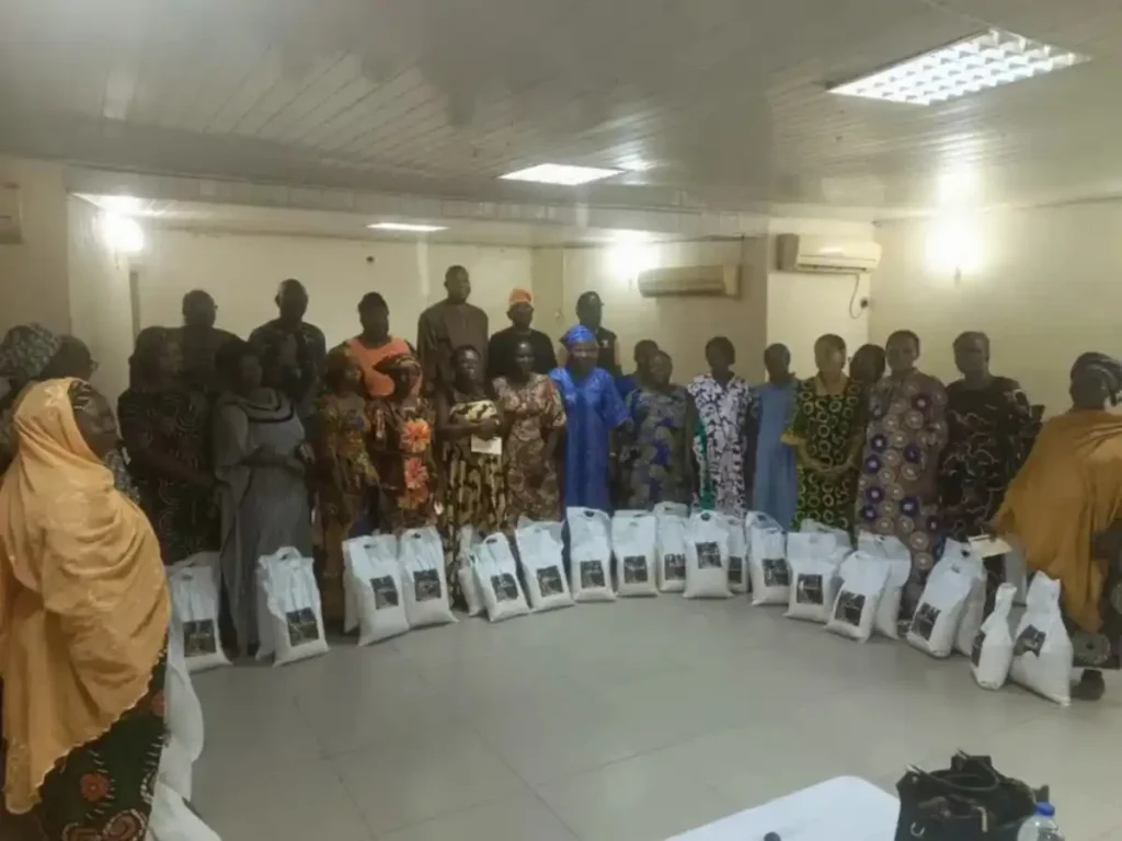 Foundation Distributes Food, Cash to Over 100 Widows in Ondo, Ekiti