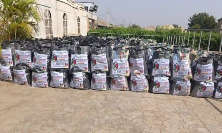 Foundation Supports 700 Families With Food, ₦10,000 Cash in Kwara