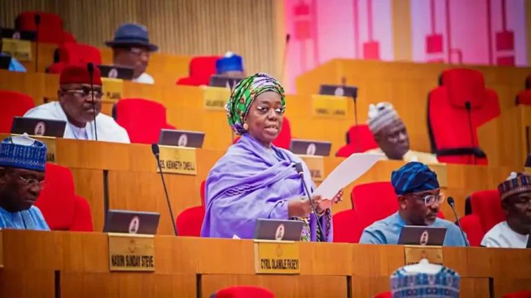 Senator distributes N200,000 grants, others to 1000 Lagos-West constituents