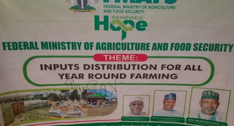 FG Distributes Free Farm Inputs to Farmers in Six States