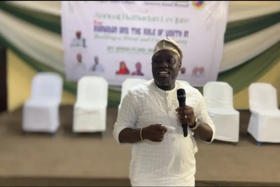 Aspirant launches scholarship programme for 1,000 Lagos youths